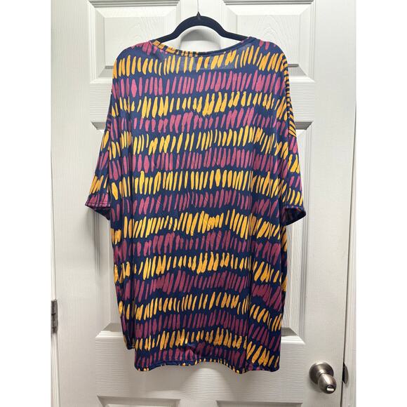 Lot of 4 Lularoe Women's Size 2X Soft & Stretchy Assorted Patterned T-Shirts - Picture 5 of 10